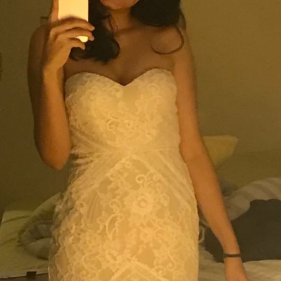 Lulu’s STUNNING WHITE & NUDE LACE BODYCON❗️ - Picture 2 of 6